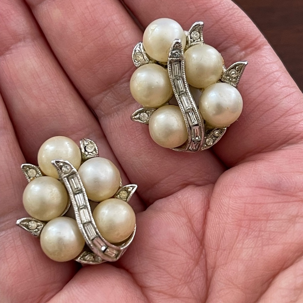 1950s imitation pearl & baguette crystal diamond silver tone clip on earrings